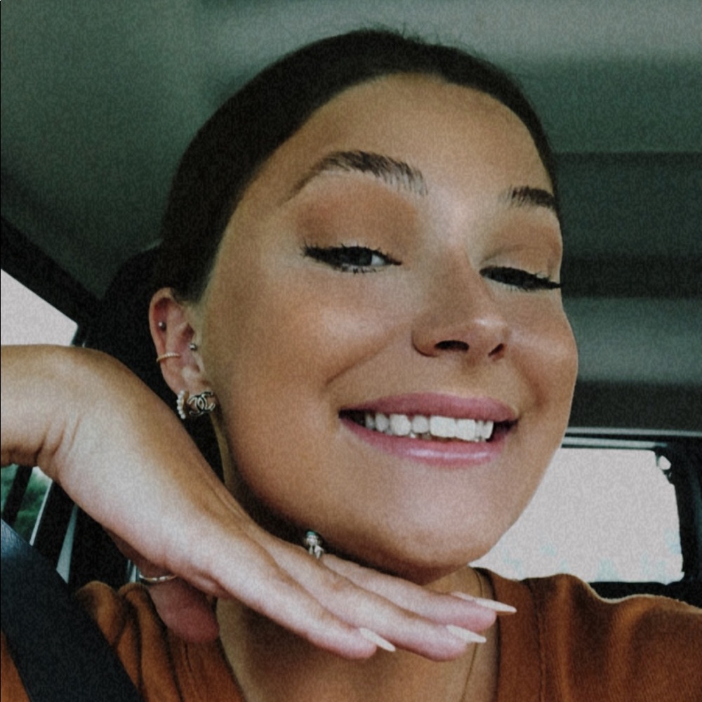 Meet your Posher, Monica